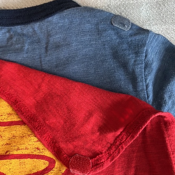 DC Superman shirt with detachable cape - Picture 4 of 4